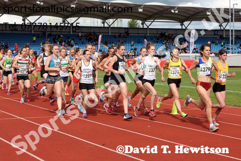 Senior womens 4 stage relay, Northern Senior 6 and 4 and Junior Stage Road Relays, SportsCity, Manchester. Photo:  David T. Hewitson/Sports for All Pics